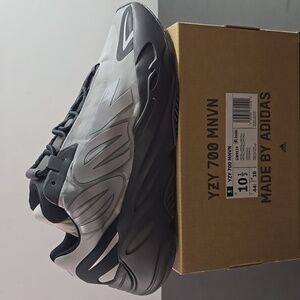Yeezy 700 Mettalic